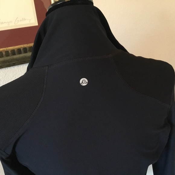 Apana Peplum Activewear Black Jacket - Picture 3 of 12